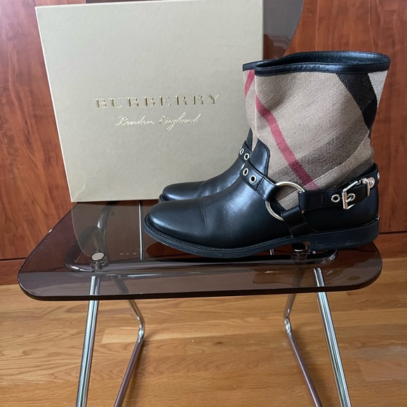 Burberry Mint Condition Size 10 Ankle Boot - Picture 3 of 3